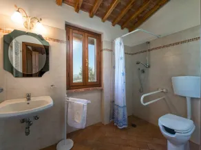 Smuk lejlighed i villa for 6 personer med pool, WIFI, klimaanlæg, TV, gårdhave og kæledyr tilladt - Image 3