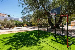 Private complex in Vale do Lobo with a soccer field that can accommodate 51 people - Image 2