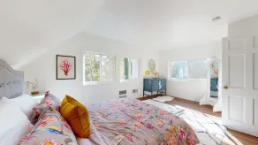 Beautiful Downtown Home - Image 5