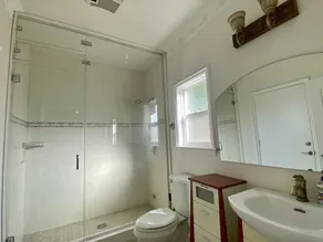 Entire Detached Guesthouse Studio with Private Entrance - Image 3