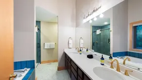 Rustic Ski-In/Ski-Out Townhome- Private Hot Tub, Game Room, Heated 2 Car Garage - Image 3