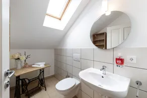 Holiday Apartment 'Weingut Zail' with Mountain View, Wi-Fi and Air Conditioning - Image 4
