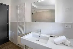 Apartment \"Villa Donne del Lago Ele\" with Lake View and Shared Pool - Image 5