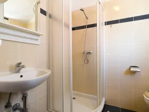 Charming Bungalow with a Terrace - Pet Friendly - Image 2