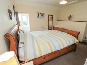 Abbey View Cottage, ROBIN HOOD’S BAY - Image 4