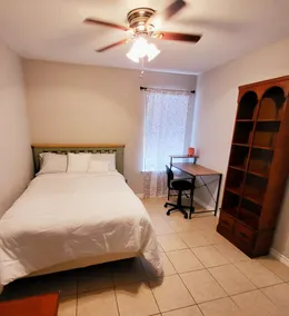 2 Bed/2 Bath - 1 mile to Campus & 0.5 mile to UFCU Stadium! - Image 4