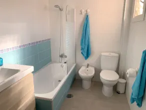 Beachfront apartment in residential with pool - Image 3