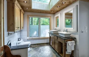 All Day Sun! 7 bed 2 bath cottage on Lake Muskoka! Perfect Location! Privacy! - Image 2
