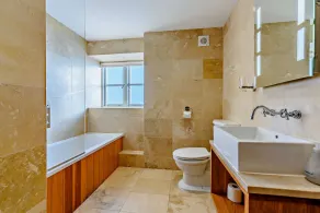 8 bedroom luxury holiday home in the Cotswolds with a hot tub - Stonewell Farmhouse - Image 5