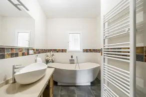 Idyllische und luxuriöse riesige Villa mit 7 Betten / Bädern, beheiztem Pool und Whirlpool - Image 3