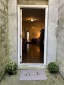 Comfy, private one Bedroom Apartment with full kitchen, living room, full bath. - Image 3