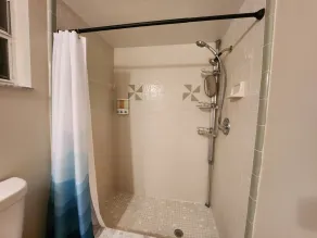 Cozy family home 20 minutes from the beach - Image 3