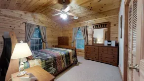 2 Queen Beds 1 Queen Sleeper Sofa SLEEP 6 MTN View Hot Tub -Dog 🐶 Friendly - Image 5