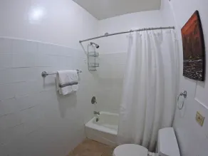 Apartamento Frente a la playa en Joyuda con Piscina & Cancha de Baloncesto - Image 2