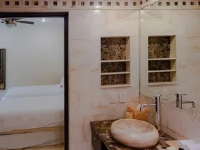 Oceanfront condo on beach w hot tub! Minutes walk to restaurants & bars! 2pools - Image 4