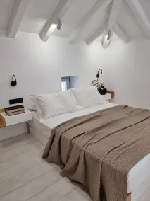 Stone build suite with private pool - Image 5