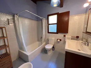 Ribadesella. Garden with Nice Mountain views. 5 Minutes to the Beach. For 6/7 - Image 2