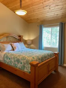 Meridian Beach Cottage - Private Dock and Hot Tub - Image 5