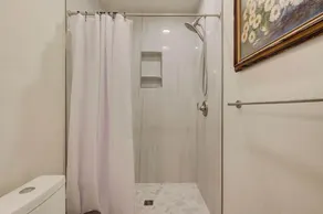 Family Home 5 Beds 3 Baths By Oc - Image 3