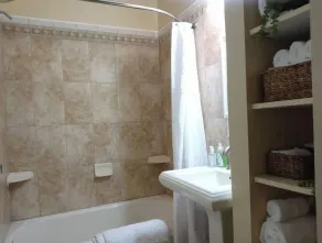 Downtown DC. Heart of Eckington Sleeps 14 4BR  8 Beds + 3.5 Baths 3-Car Parking - Image 3