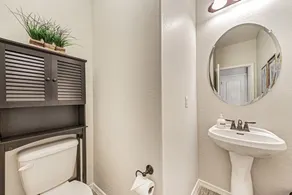 Beautiful  3 bedroom 2.5 bath townhome in heart of east Gilbert, community pool - Image 4