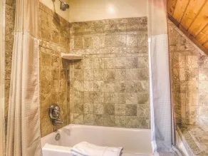 Cedarwood Lodge - Image 4