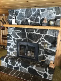 Classic Vintage Log Cabin on Lake Superior - Image 2