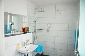AusZeit guest apartment with terrace near the airport - Image 4