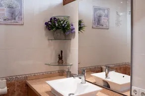 Apartment \"Playa 5 Primera Linea\" with Sea View, Private Terrace and Wi-Fi - Image 4