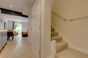 7 Swan Court - Image 2