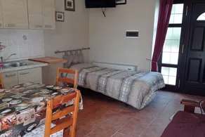 Captivating 1-bed Apartment in Gallinaro - Image 4