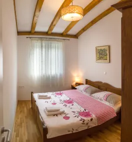 Villa with a view to nature, hydromassage heated pool, authentic stone property - Image 4