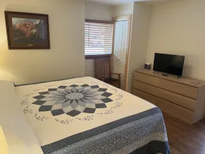 ADULTS 25 and older, Creekside Vacation Rental Suite 2,  Downtown, CITY APPROVE - Image 4