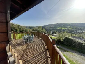 Quiet Sunny South Facing Lodge, Private Decking with Great views & Car Parking - Image 5
