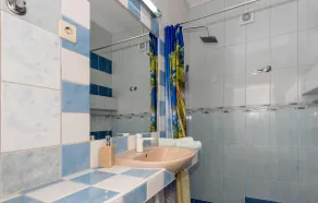 1 Bedroom Gorgeous Apartment In Komarna - Image 2