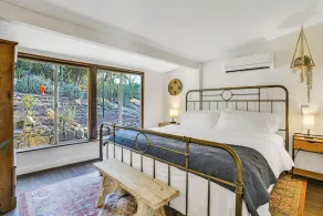 Private Romantic Escape, Hidden Gem w/ Hot Tub, and Waterfall - Image 4