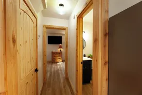 Duke Cabin - Upper Valley - Free WiFi - Satellite - Gas Fireplace - Wrap Around - Image 2