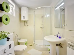 Maison avec terrasse, barbecue et piscine privée - Image 2