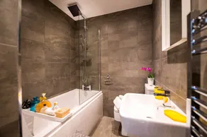 Windmill House Apt 3 - Stylish Living - Beach Walks - Centrally located - Image 2