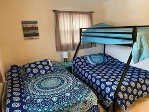 Peaceful Lakeside Living - Sleeps 12 - Image 5