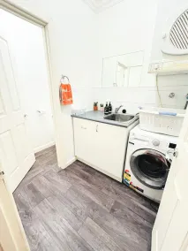 ABODE ON ADENEY FREE WIFI / PET FRIENDLY - Image 2