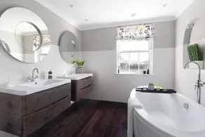 Delightful seaside house with large secluded rear garden sleeps maximum 8 people - Image 3