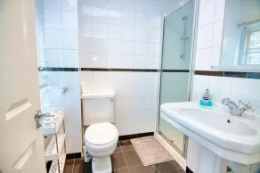 Aldgate London City Boutique Cosy Studio 4 - Image 2