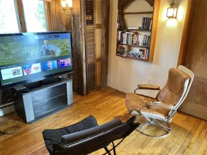 Cozy cabin nestled on the shores of Lake Champlain - Image 3