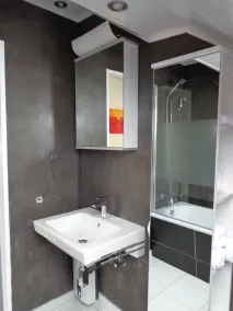Modern, exklusiv och ljus lägenhet i Rees - Image 4