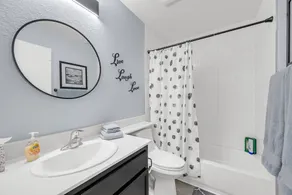 Fully Equipped - 3 Bedroom Vacation Retreat With Pool - Image 3