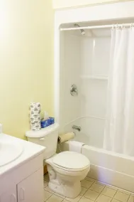 Greenwich View Cottage 2 - Image 2