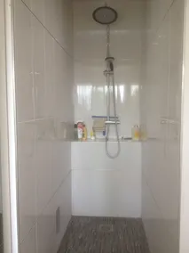 Charmig lägenhet i fastighet med pool och stor park - Image 4
