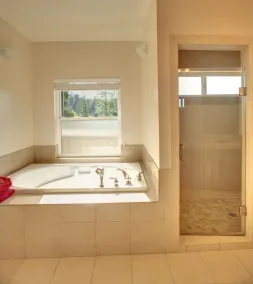 Close-in Smukke Retreat: Stor, Lodge-Som Private Lakefront Indstilling - Image 3