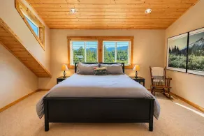 Peterson Acres 3 Bedroom Home by NW Comfy Cabins by RedAwning - Image 4